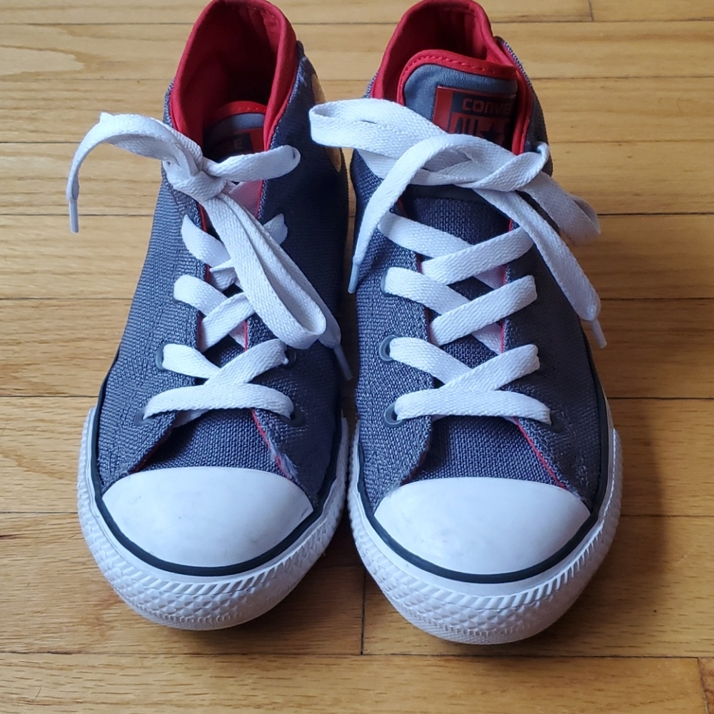 Converse All Stars size 4